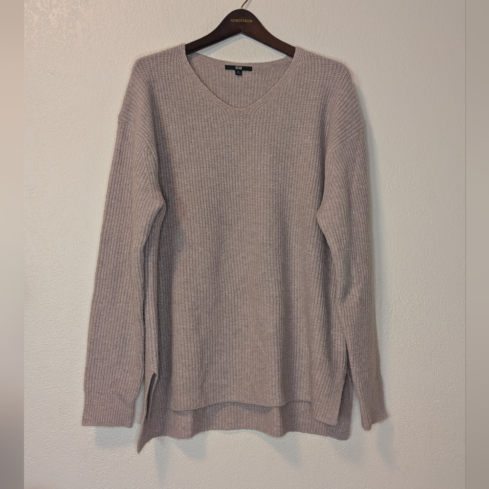 Uniqlo Souffle Cozy Ribbed V-Neck Sweater - Lavender Pink - Picture 1 of 5